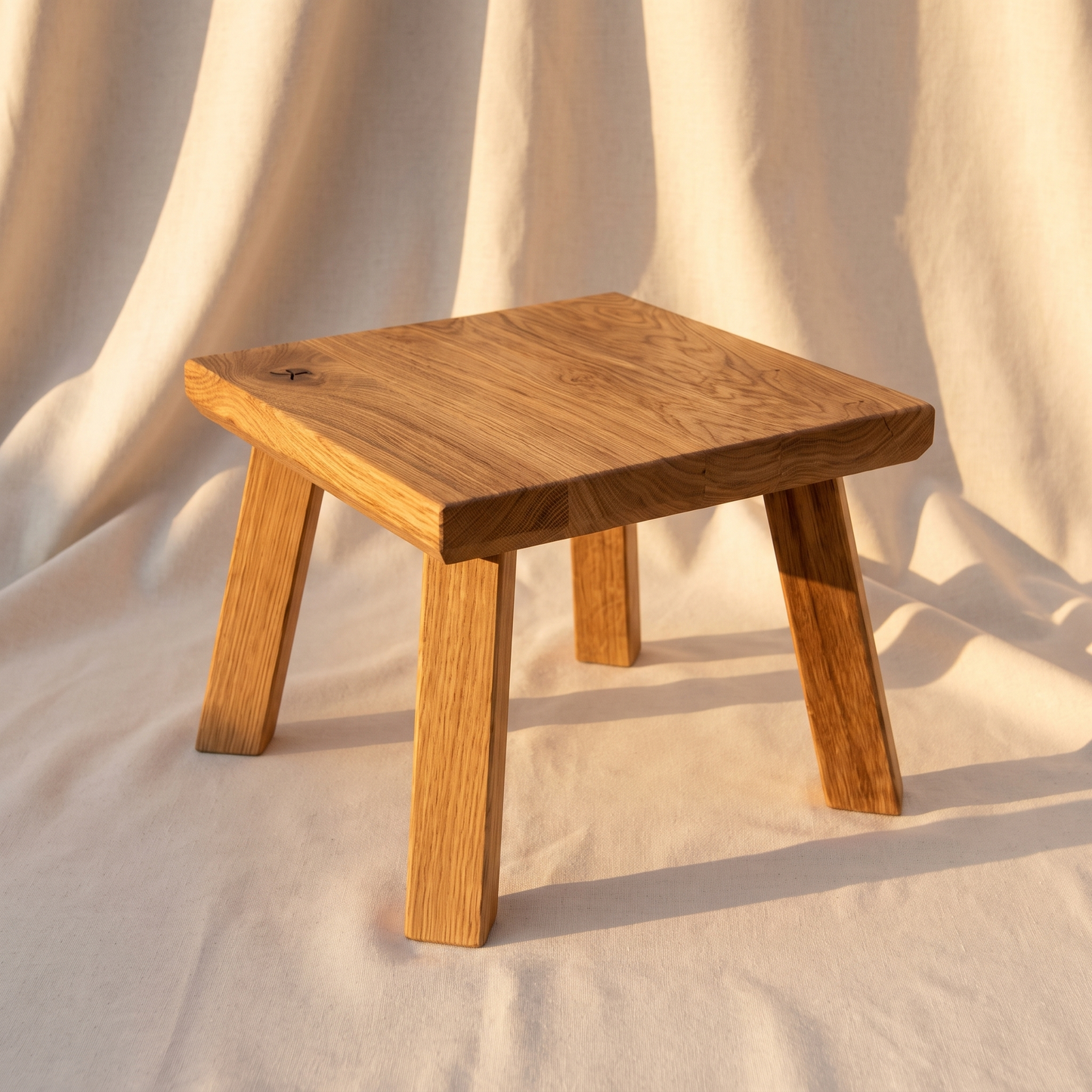 Hocker im Abendlicht